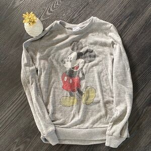 Mickey Mouse sweater Disney- size medium🍍E-1